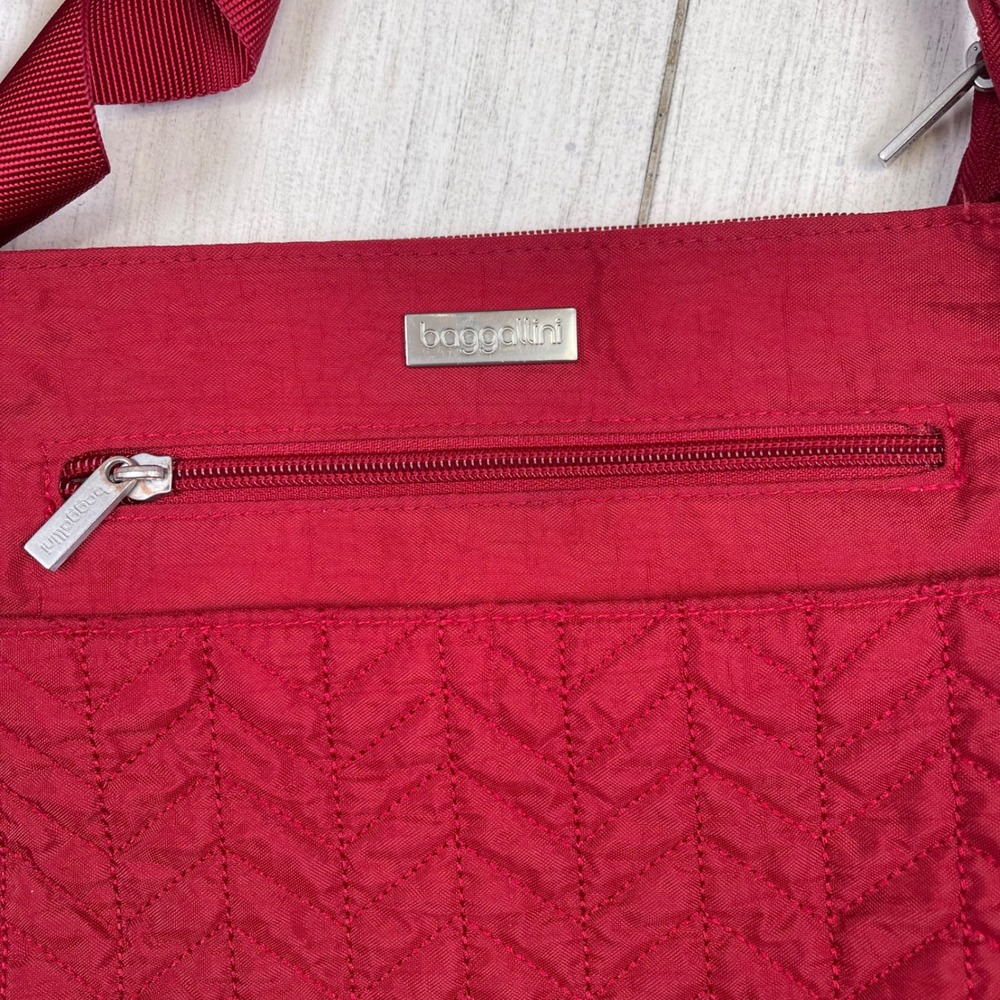Baggallini Crossbody Bag Red OS Excellent Quilted Nylon Travel Messenger - Picture 4 of 16